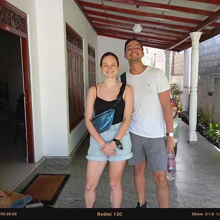 Southern Beach Surf Lodge Ahangama Exterior foto