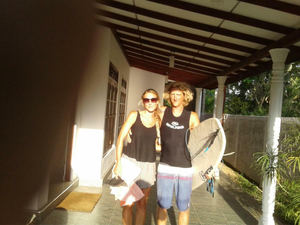 Southern Beach Surf Lodge Ahangama Exterior foto